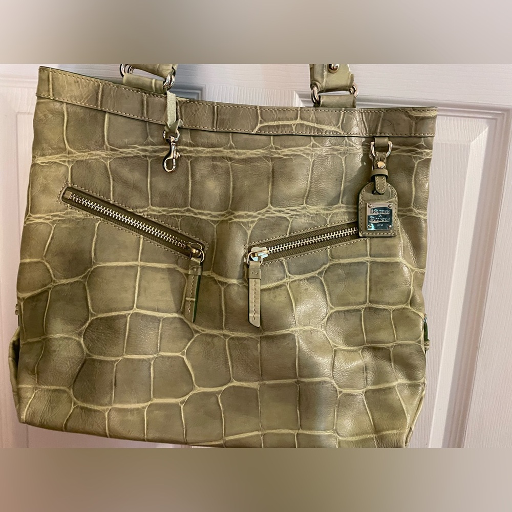 Vintage Dooney & Bourke Elegant Crocodile-Embossed Moss Green Tote